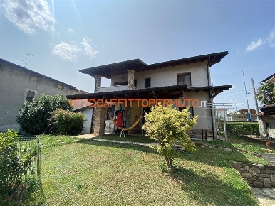 Foto Villa unifamiliare in VIA MONTE GRAPPA, Cividate al Piano di 317 m²