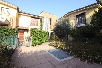 Foto Appartamento in Via San Francesco, Busnago di 70 m² con 2 locali
