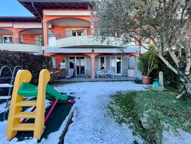 Foto Appartamento in Via Carducci, Mornago di 85 m² con 3 locali in vendita