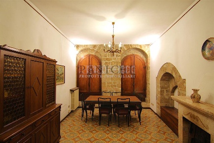 Foto Appartamento a Asciano di 190 m² con 9 locali in vendita