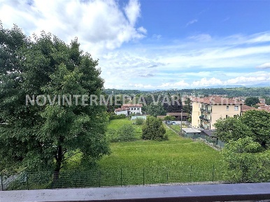 Foto Appartamento in via Monte Rosa, Cocquio-Trevisago di 80 m² in vendita