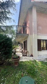Foto Villa unifamiliare a Rapolano Terme di 240 m² con 8 locali in vendita