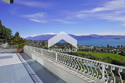 Foto Villa unifamiliare in Via mascontina, Manerba del Garda di 1000 m²