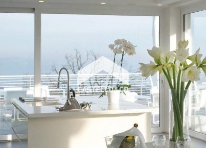 Foto Appartamento in Via Metelli, Padenghe sul Garda di 205 m² con 7 locali