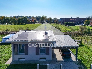 Foto Villa unifamiliare in via delle noveglie, Manerba del Garda di 150 m²