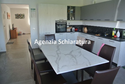 Foto Villa a schiera a Montelabbate di 210 m² con 9 locali in vendita