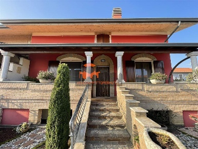 Foto Villa bifamiliare in VIA GANDHI, Cividate al Piano di 194 m²