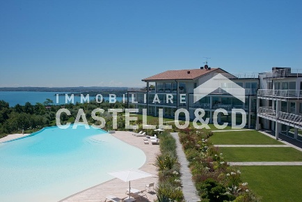 Foto Appartamento in Via Metelli, Padenghe sul Garda di 130 m² con 3 locali