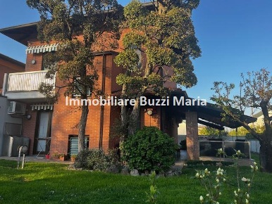 Foto Villa unifamiliare a Robecchetto con Induno di 180 m² con 3 locali