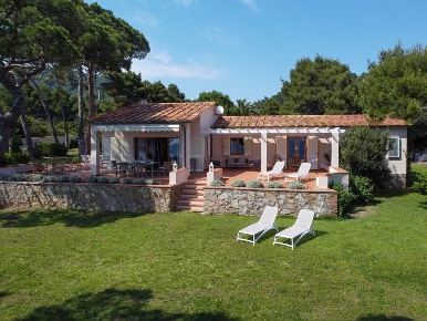 Foto Villa unifamiliare in Via Norsi 12, Capoliveri di 200 m² con 7 locali