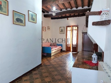 Foto Appartamento a Asciano di 91 m² con 5 locali in vendita