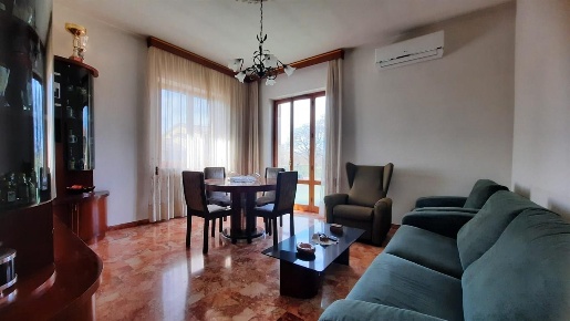 Foto Villa unifamiliare a Asciano di 313 m² con 10 locali in vendita