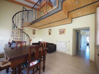 Foto Appartamento a Follo di 75 m² con 4 locali in vendita