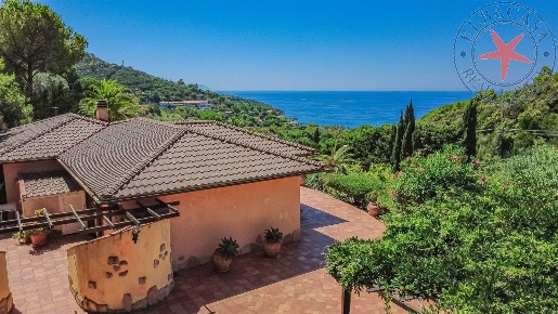 Foto Villa unifamiliare in morcone, Capoliveri di 284 m² con 9 locali