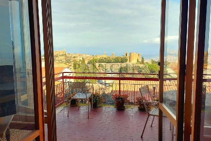 Foto Appartamento a Montalcino di 153 m² con 8 locali in vendita