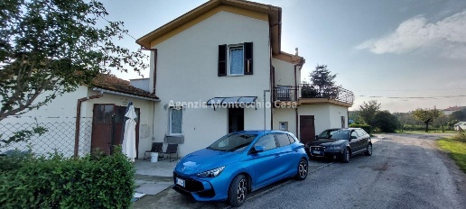 Foto Villa a schiera in Via Indipendenza, Montelabbate di 236 m² in vendita