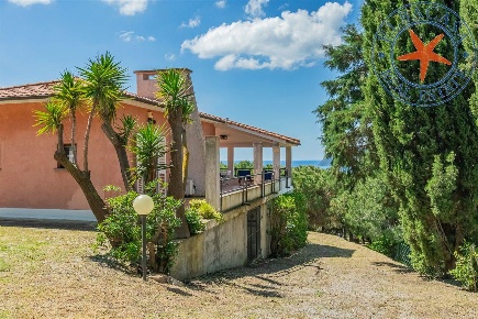 Foto Villa unifamiliare in Colle reciso, Capoliveri di 150 m² con 10 locali