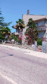 Foto Villa unifamiliare a San Martino in Pensilis di 281 m² con 10 locali