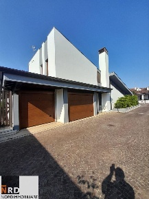Foto Villa unifamiliare in Isonzo, Roncoferraro di 420 m² con 5 locali