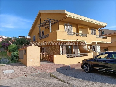 Foto Appartamento in Via Dublino, Castelsardo di 75 m² con 4 locali