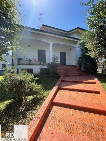 Foto Villa unifamiliare in VIA  PIO XII, Moglia di 240 m² con 5 locali