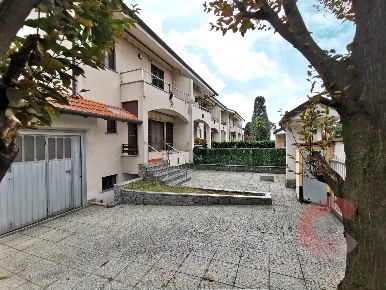 Foto Villa unifamiliare in via C. Porta, Casorezzo in vendita