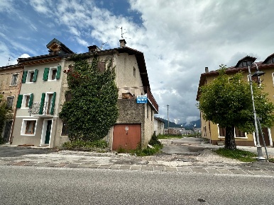Foto Villa a schiera in via Dante Alighieri, Roana di 200 m² con 9 locali