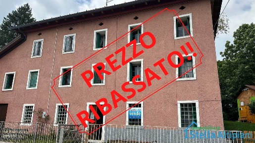 Foto Villa a schiera in via XXVII Aprile, Roana di 150 m² con 5 locali
