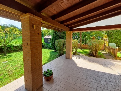 Foto Villa singola a Rivergaro di 300 m² con 9 locali in vendita