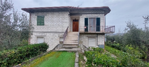 Foto Villa unifamiliare in Via Santa Maria Arabona 77, Manoppello di 270 m²