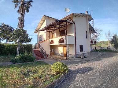 Foto Villa unifamiliare in Via dei Vigneti 29, Manoppello di 188 m²