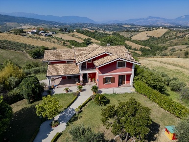 Foto Villa unifamiliare in Via Barbarossi 16, Manoppello di 455 m²