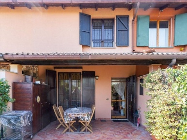 Foto Villa unifamiliare in via del pero, Rodano di 110 m² con 3 locali