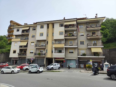 Foto Appartamento in Via A. De Gasperi 12/bis, Rogliano di 165 m²