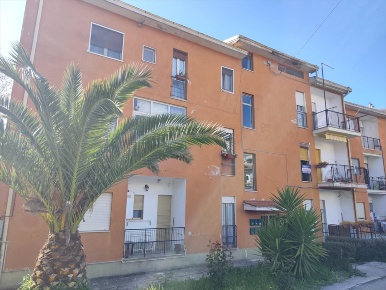 Foto Appartamento in Via Regina Elena 68, Rogliano di 82 m² con 6 locali
