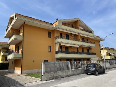 Foto Appartamento in Via Silvio Pellico 1, Manoppello di 133 m² in vendita