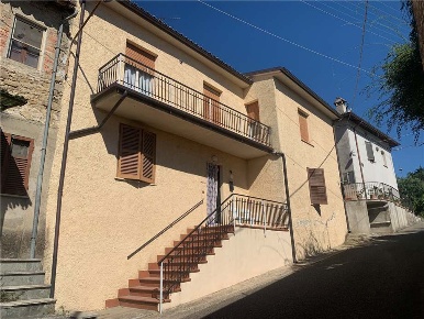 Foto Appartamento in Via Collesecco 51, Gualdo Cattaneo di 129 m²