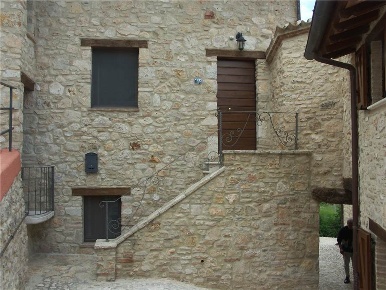 Foto Appartamento in Via Mazzini 27, Gualdo Cattaneo di 110 m² con 2 locali