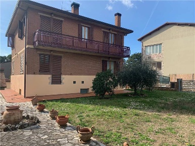 Foto Villa singola in Via Del Campanile, Gualdo Cattaneo di 200 m²