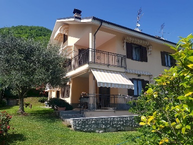 Foto Villa unifamiliare in via Pracastel 10, Torre Pellice di 229 m²