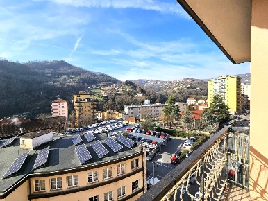 Foto Appartamento in Via Alcide De Gasperi, Campomorone di 150 m²
