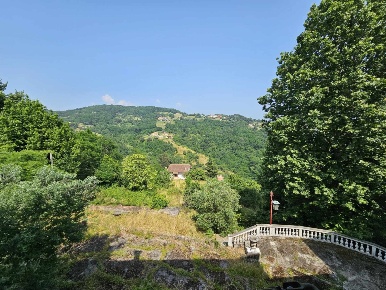 Foto Appartamento a Campomorone di 74 m² con 5 locali in vendita