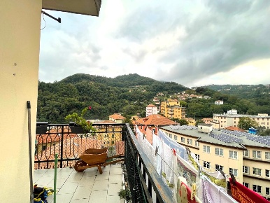 Foto Appartamento in Via Alcide De Gasperi, Campomorone di 71 m² in vendita