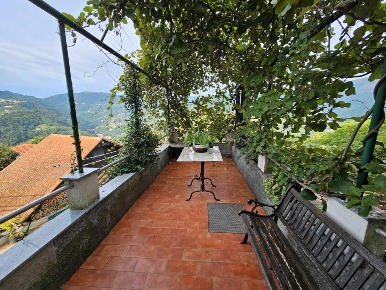 Foto Appartamento a Campomorone di 160 m² con 12 locali in vendita