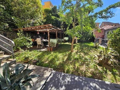 Foto Villa unifamiliare in Via Alcide De Gasperi, Campomorone di 200 m²