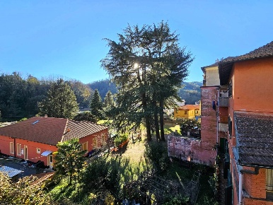 Foto Appartamento in Via Ennio del Monte, Campomorone di 98 m² con 6 locali