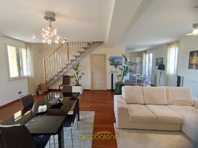 Foto Appartamento a San Vincenzo di 105 m² con 4 locali in vendita