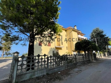 Foto Appartamento in CONTRADA FONTE ABECETO, Ripatransone di 125 m²