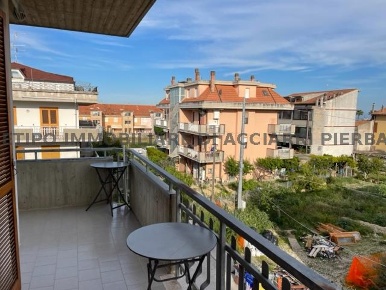 Foto Appartamento in VIA KENNEDY, Cupra Marittima di 60 m² con 3 locali