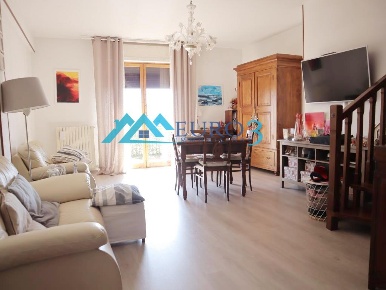 Foto Appartamento a Monsampolo del Tronto di 190 m² con 10 locali